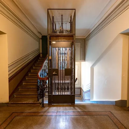 아파트 2ndhomes Charming 127 M2 3br Floor In Historically Valuable Building In Center *