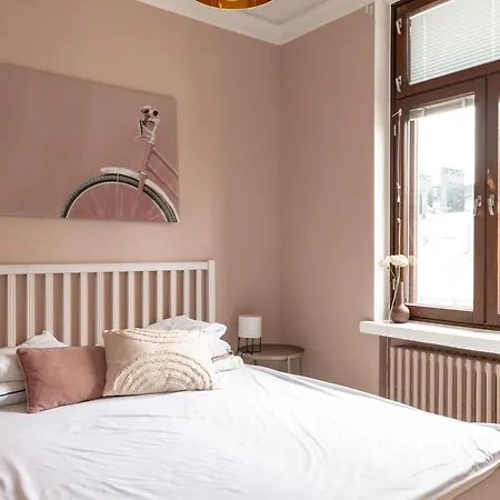 2ndhomes Charming 127 M2 3br Floor In Historically Valuable Building In Center