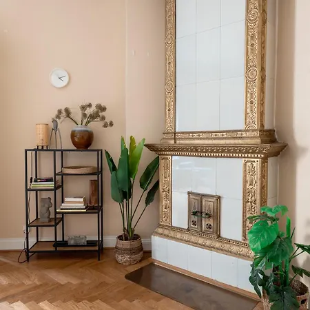 2ndhomes Charming 127 M2 3br Floor In Historically Valuable Building In Center