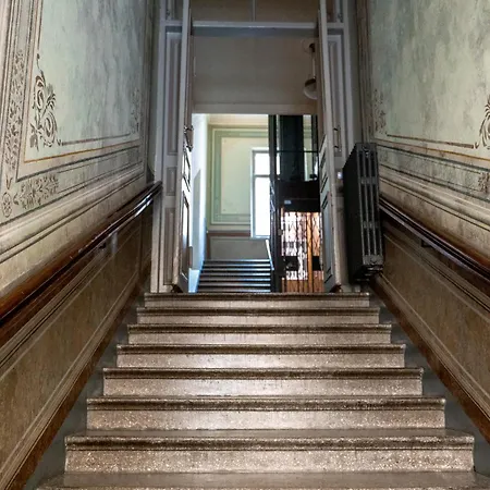 아파트 2ndhomes Charming 127 M2 3br Floor In Historically Valuable Building In Center